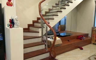 Cầu thang kính tại Hải Dương